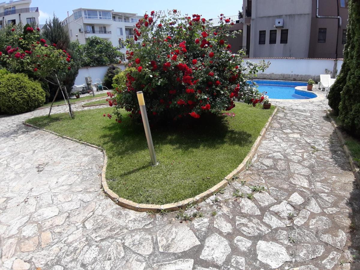 Guest Rooms Deva Burgas Exterior foto