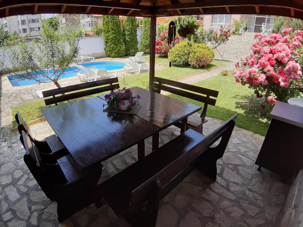 Guest Rooms Deva Burgas Exterior foto