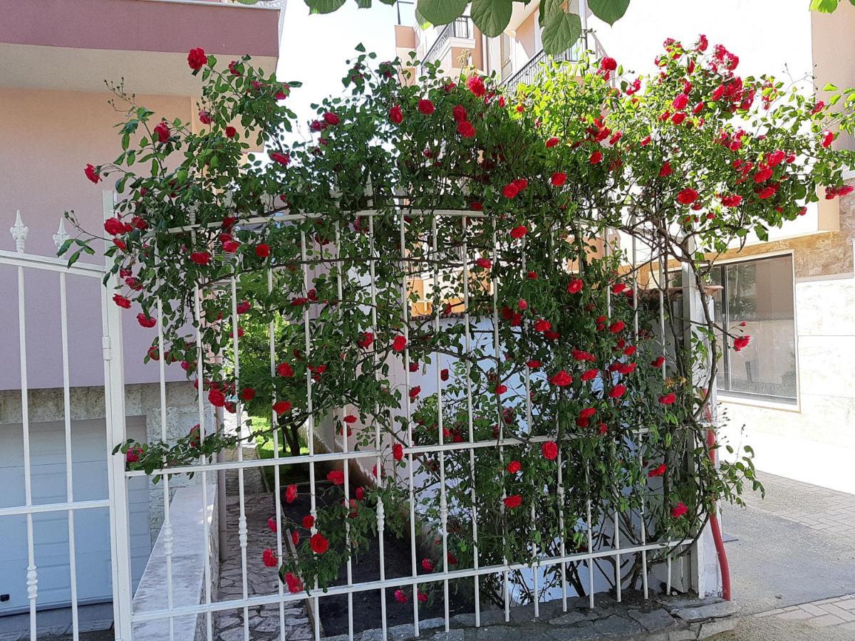 Guest Rooms Deva Burgas Exterior foto